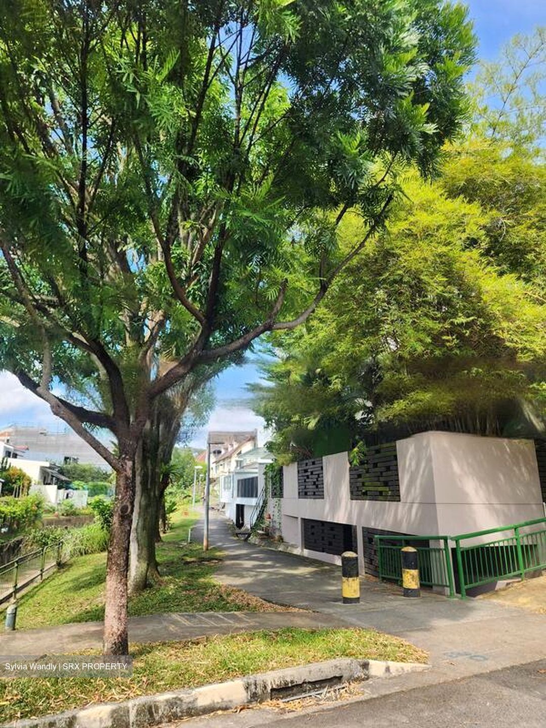 Mount Sinai Road (D10), Terrace #446686431